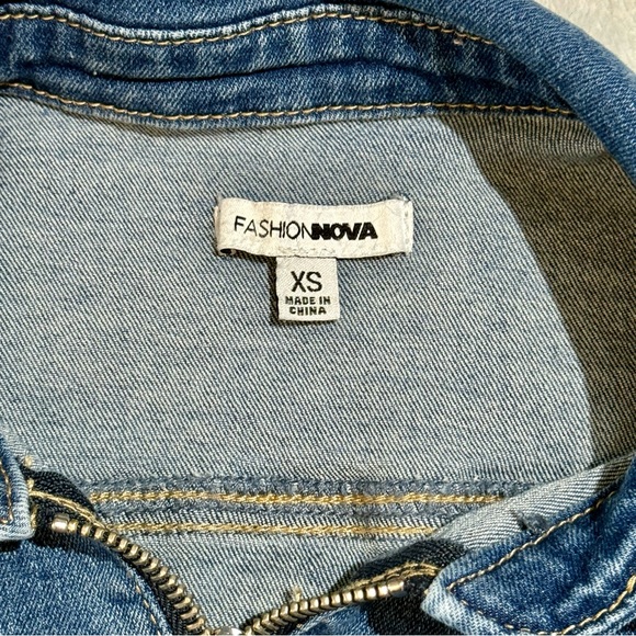 Fashion Nova Denim Jumpsuit XS Zip Front Short Sleeve One Piece - Picture 4 of 9